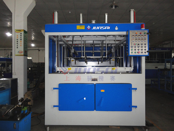 单头厚片<a href=http://www.ynlymm.cn/ target=_blank class=infotextkey>吸塑机</a>1.jpg